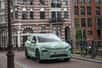 Škoda continue d’électrifier sa gamme avec l’arrivée de l’Elroq, un SUV compact 100 % électrique qui promet de séduire autant les urbains que les amateurs de longues distances.